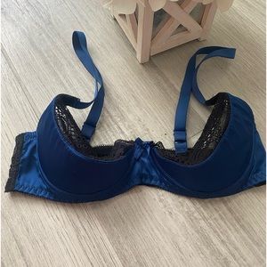 Fredrick’s of Hollywood lingerie bra